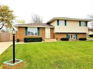 1509 Painted Leaf Dr, Crown Point, IN 46307