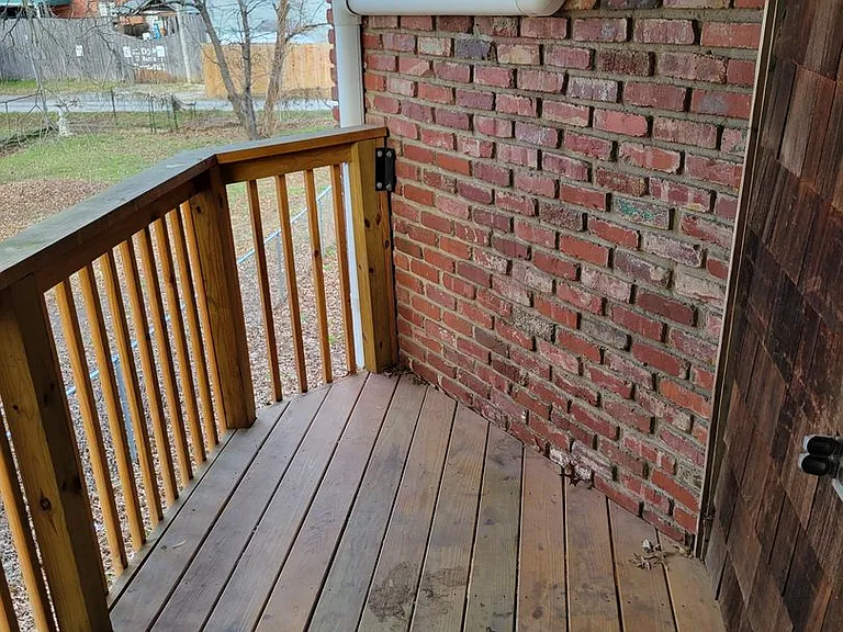 406 W Maple St — Photo 6