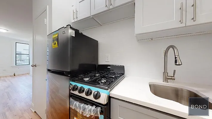 Rented by Bond New York | media 13