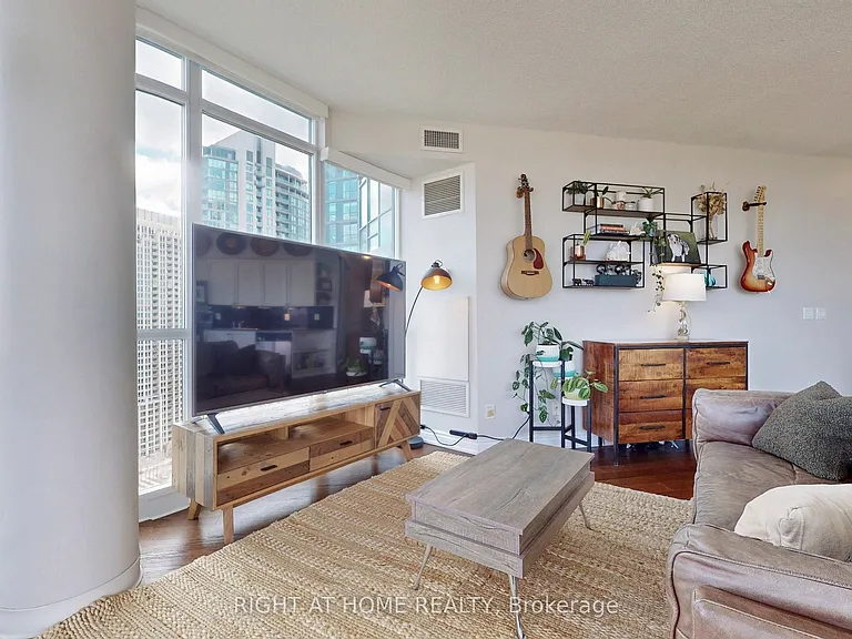 231 Fort York Blvd #2309 — Photo 5