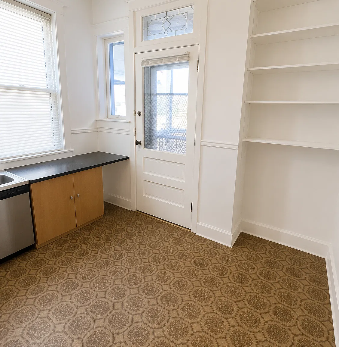 Spacious 2 Bed / 2 Bath Apartment in Lakeview Hardwood Floors & High Ceilings — Photo 1