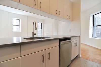 4th image of 320 Manhattan Ave APT 69