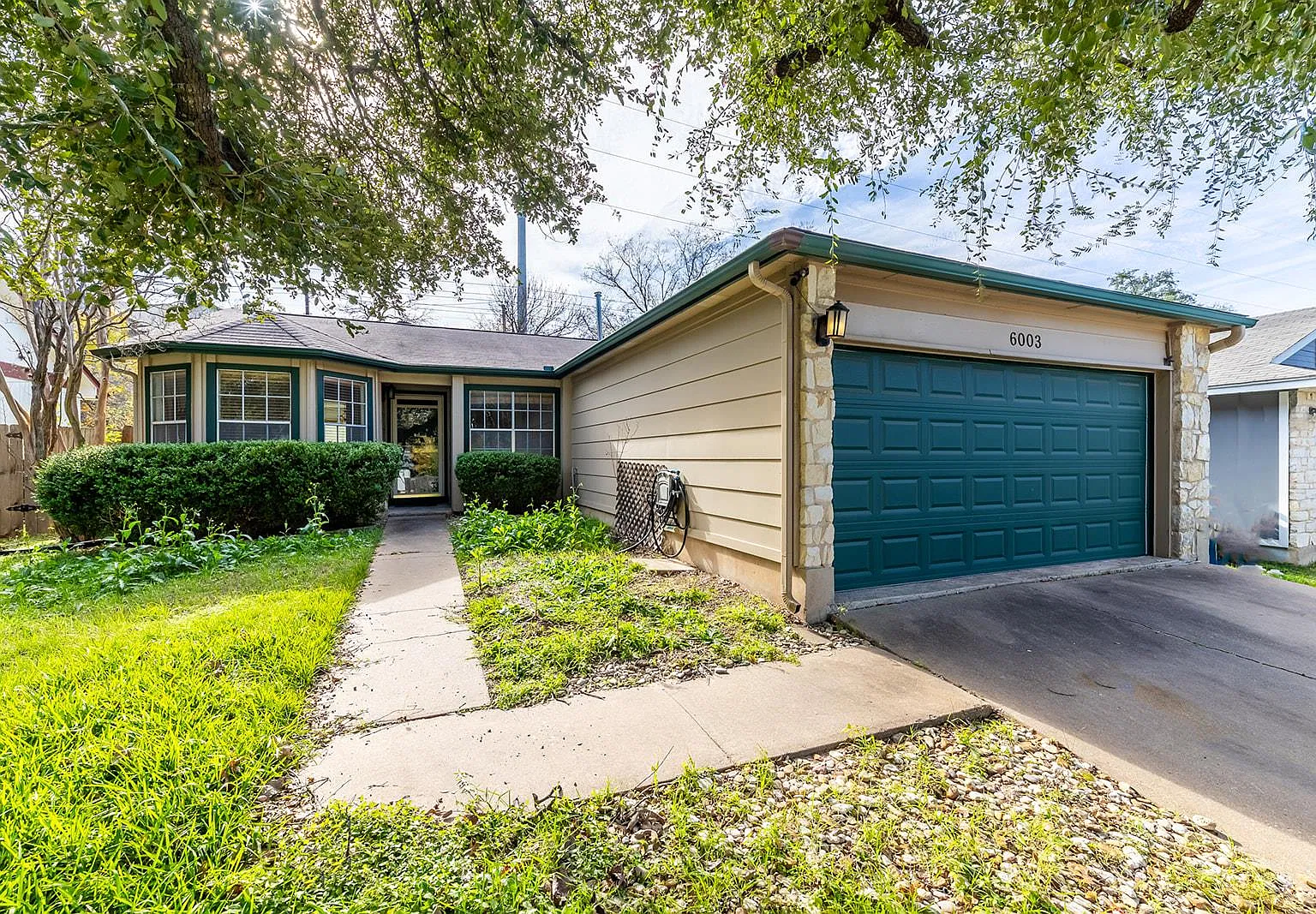 4 bed, 2.0 bath, 1884 sqft, $2,350 — Photo 1