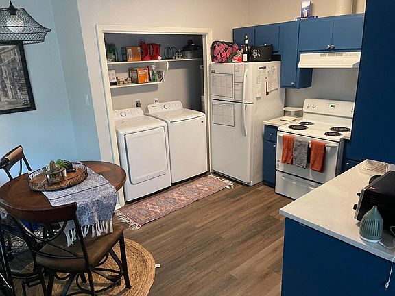 2nd image of 1909 Pecan St APT C