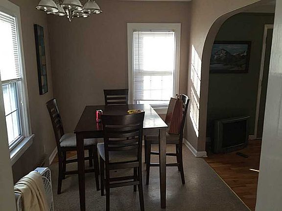3rd image of 813 Grand Ave