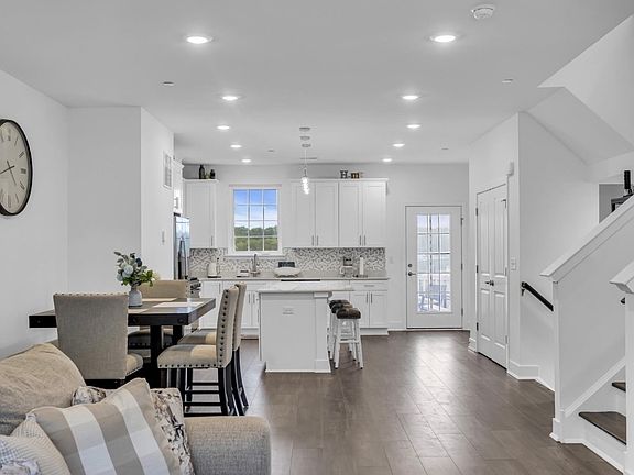 3rd image of 36 Primrose Ct #1