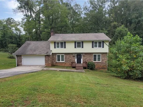 1081 Avonridge Ct, Stone Mountain, GA 30083
