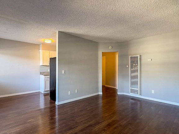 5th image of 3952 Iowa St APT 21