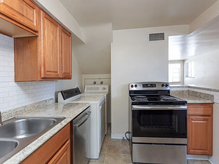 7400 W 10th Ave — Photo 24
