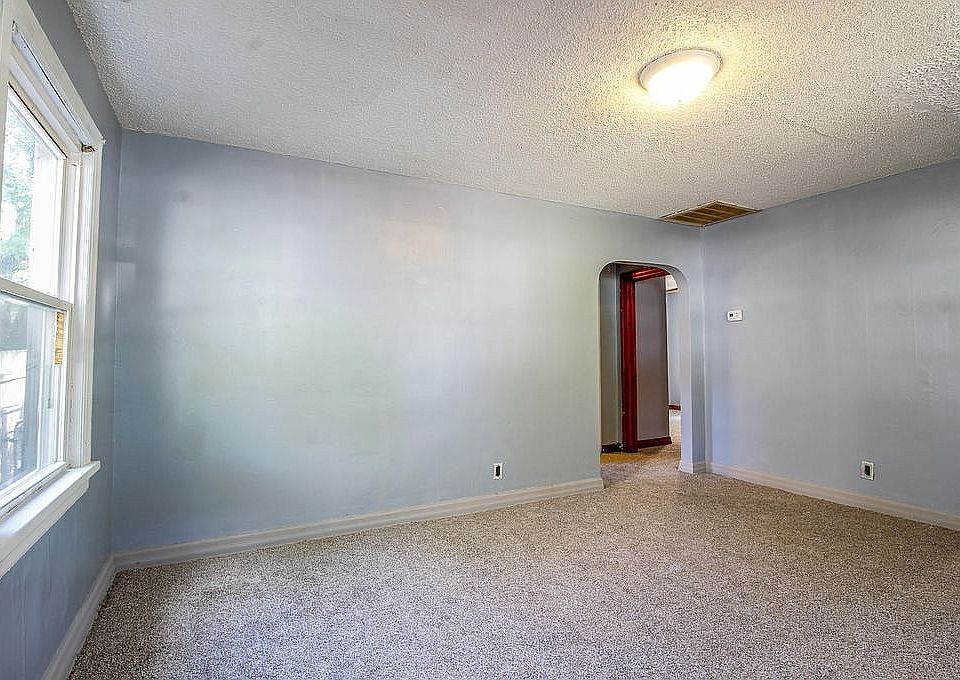1st image of 1900 N Broadway Ave