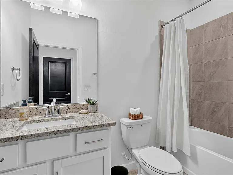 15522 Islandwalk Ave — Photo 33