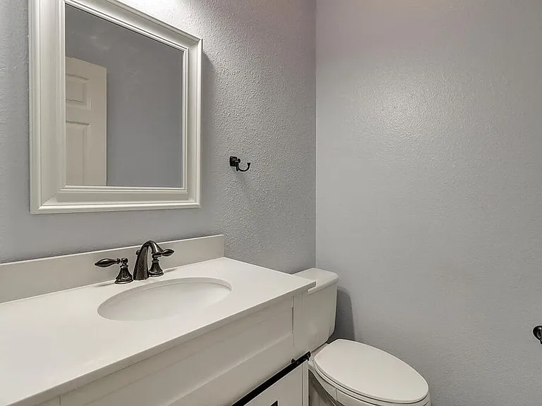 7810 Duchess St — Photo 34