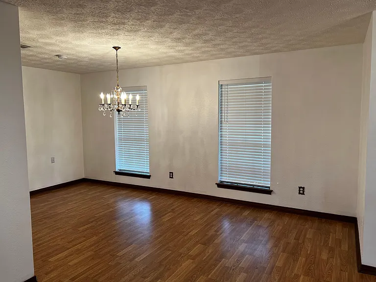 118 Gravolet St — Photo 16