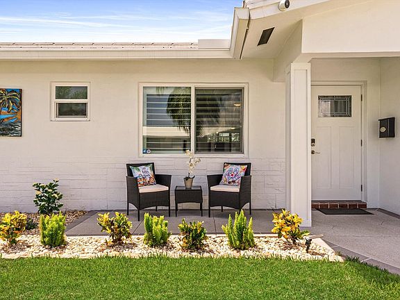 4th image of 2390 SW 14th Avenue