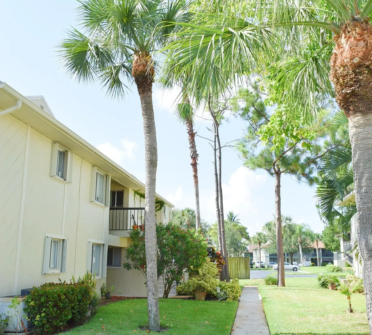 2 bed, 906 sqft, $2,100 — Photo 1