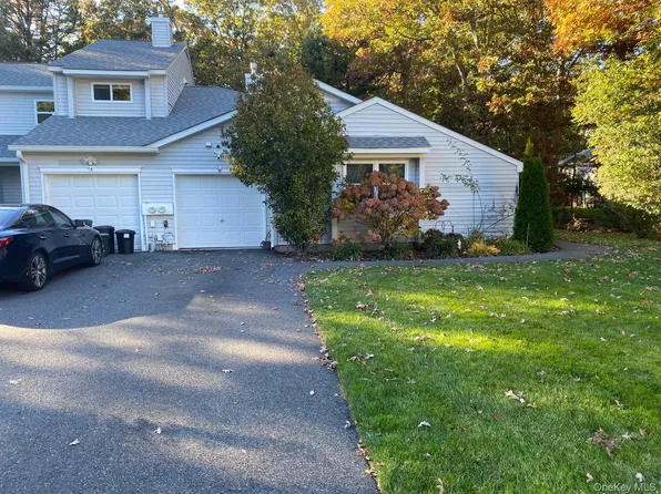 16 Cal Ct Court, Manorville, NY 11949