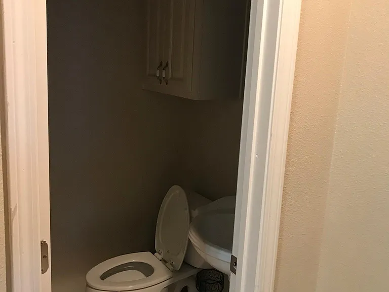 630 Winchester Dr — Photo 3