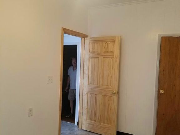 5th image of 2876 Randall Ave