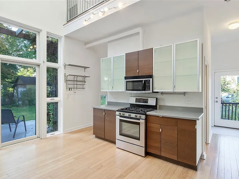 621 Otisco St — Photo 18