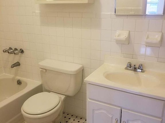 4th image of 508 E 5th St APT 14