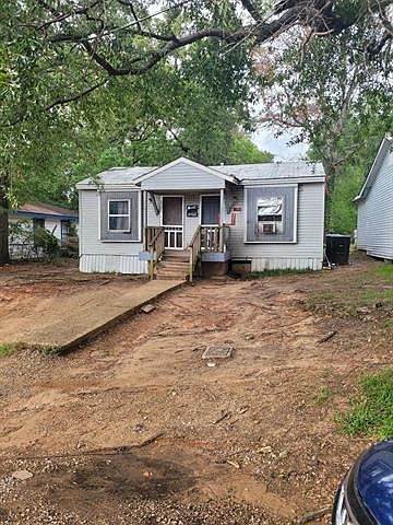 1st image of 2530 Desoto St