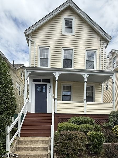 1st image of 15 Montague Pl #2