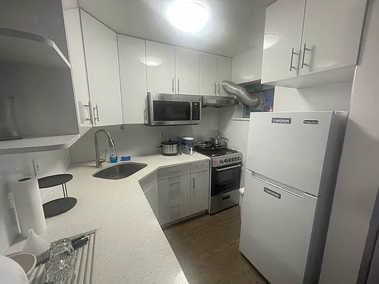 Rented by AW Realty Group LLC | media 10