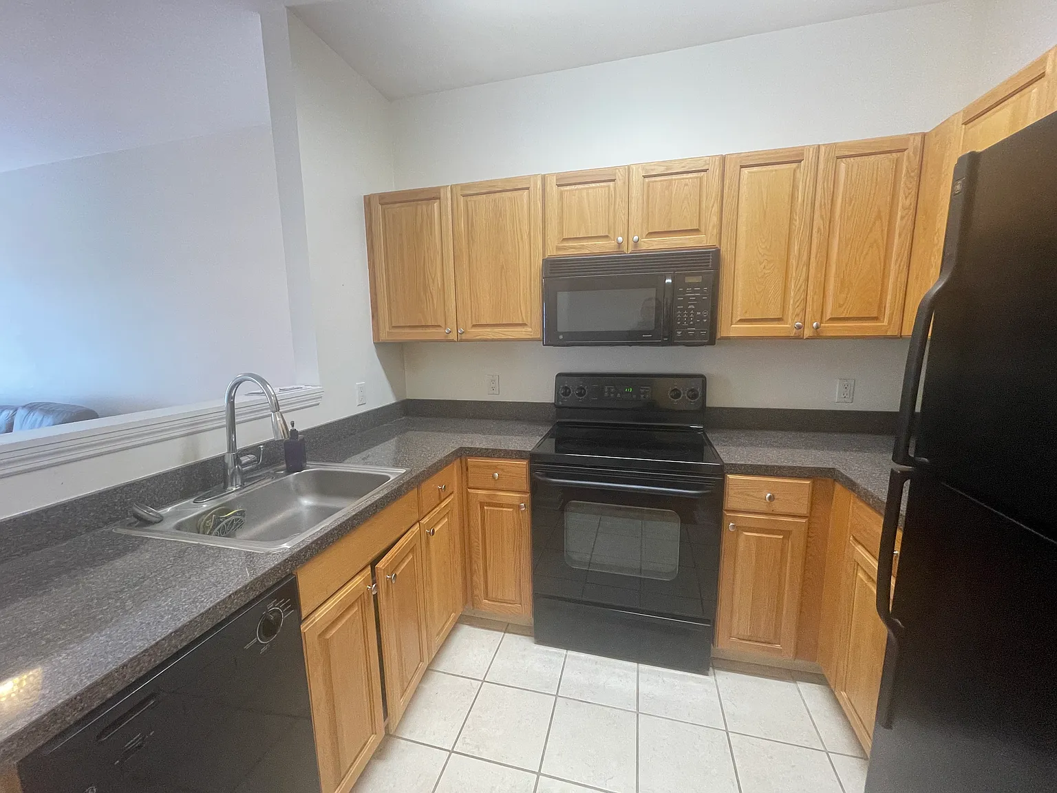 1 bed, 581 sqft, $2,100 — Photo 3