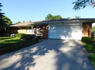 5894 Mackinaw Rd, Saginaw, MI 48604