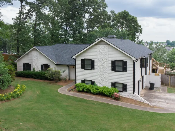 5625 Sourwood Rd, Cumming, GA 30040
