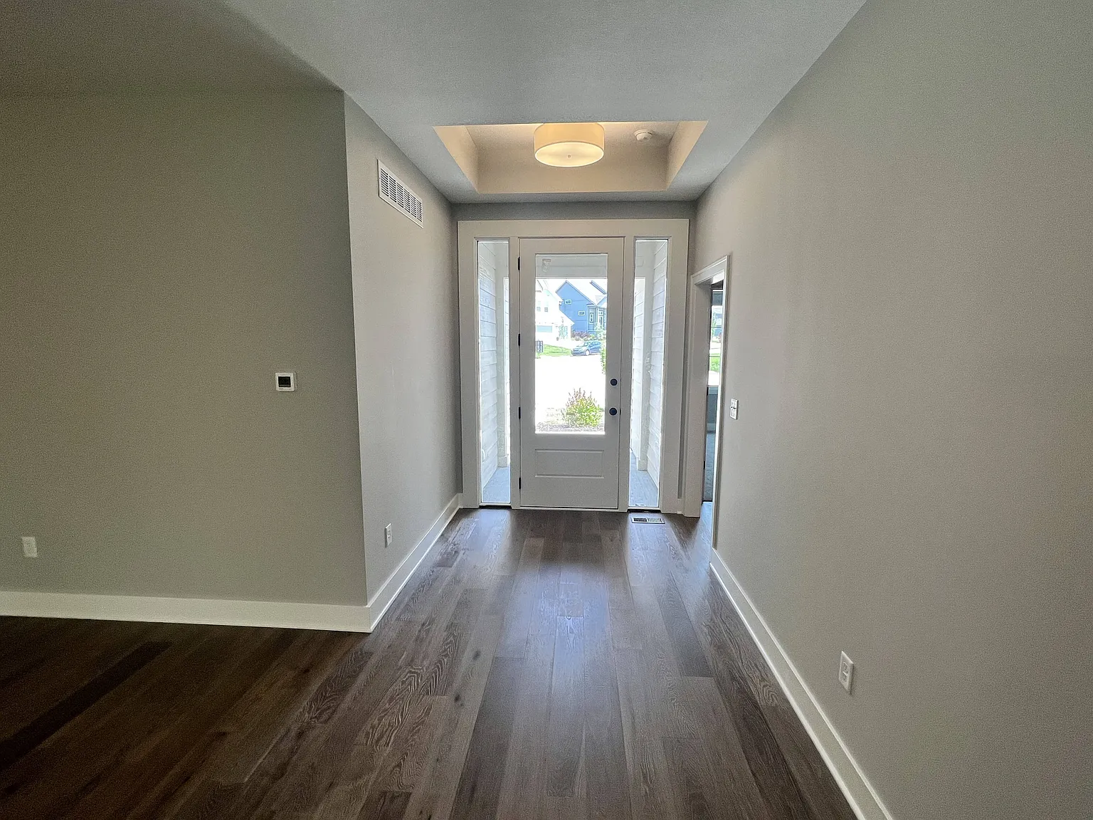 4 bed, 2370 sqft, $4,200 — Photo 2