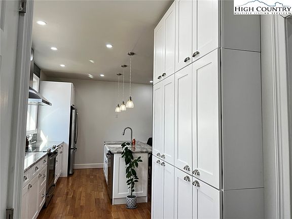 3rd image of 79 Busic Ridge