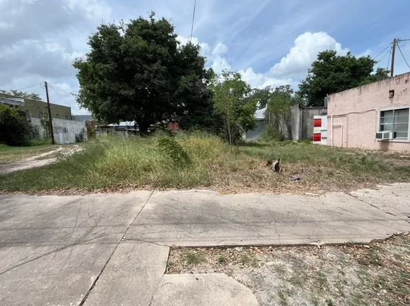 E Miller St, Falfurrias, TX 78355