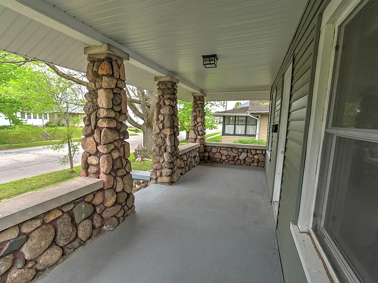516 N Logan St — Photo 7