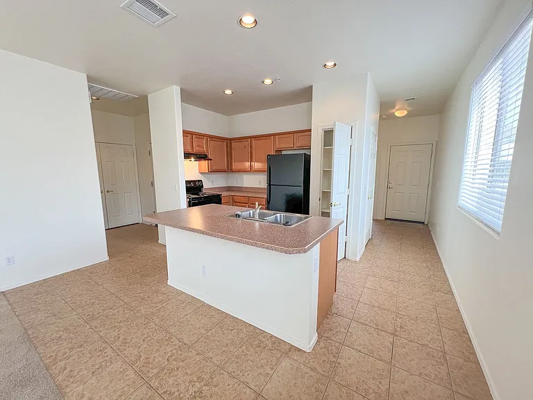 1715 Pinon Dr — Photo 4