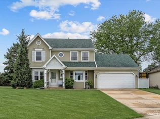 916 Shady Ln, Aurora, IL 60506