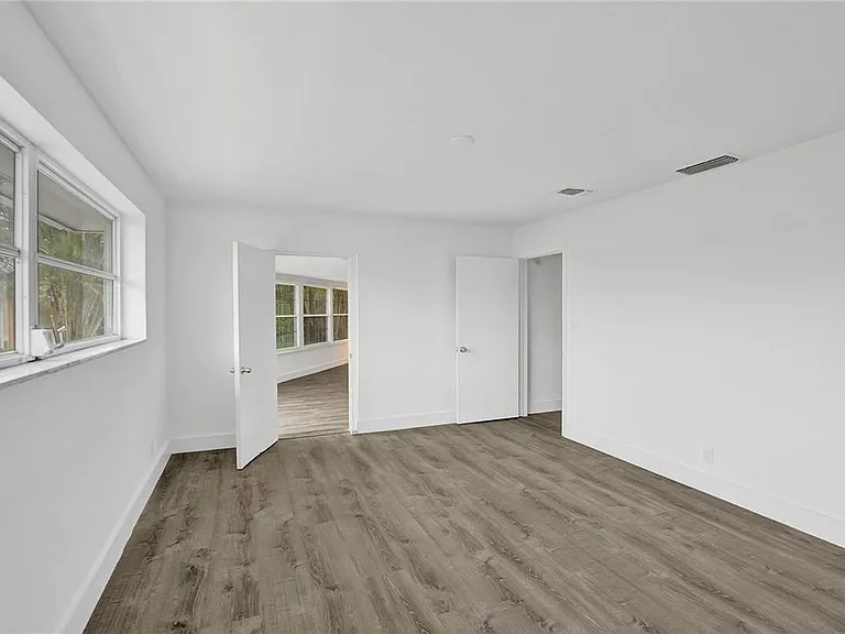 5981 NE 22nd Way — Photo 13