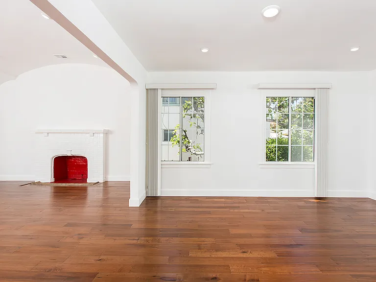 4733 Ambrose Ave — Photo 10