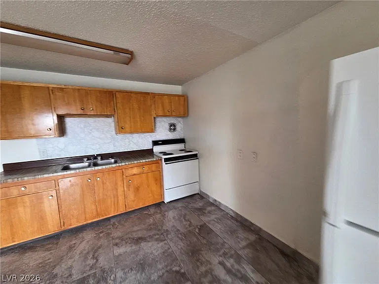 3712 Royal Crest St #6 — Photo 5