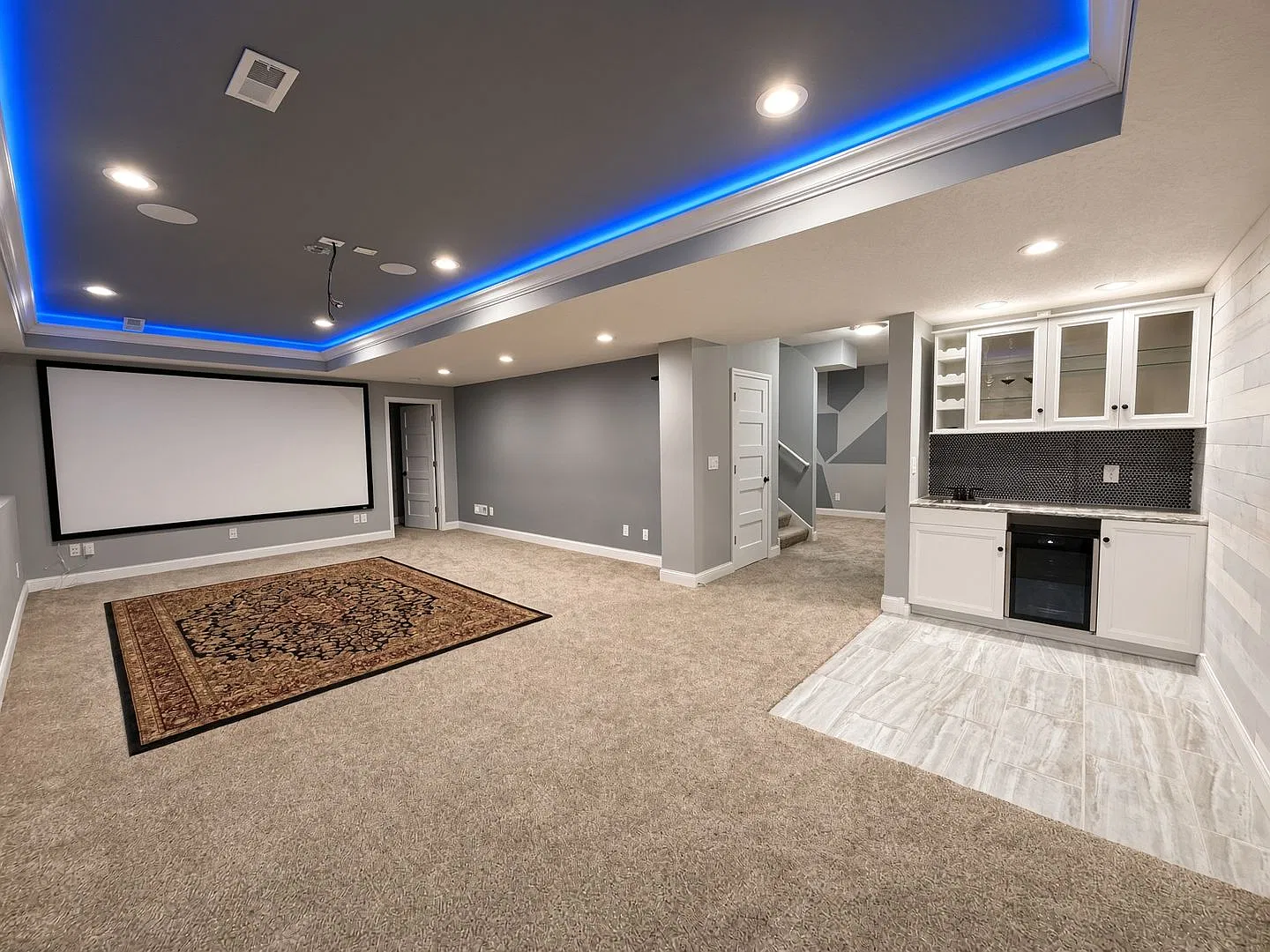 Stunning 5Bed 3.5Bath Home in Eden Prairie — Photo 1