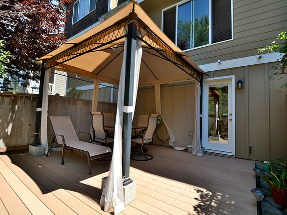 3rd image of 12041B 33rd Ave NE