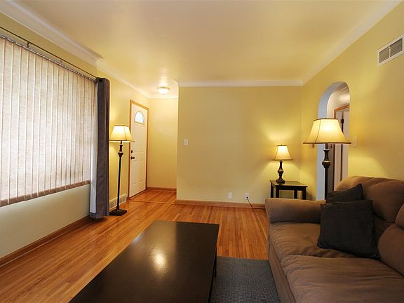 3rd image of 1708 Schreiber St