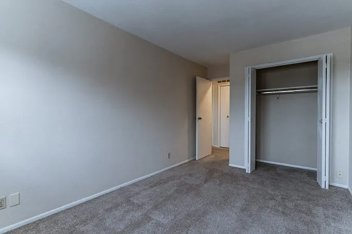 Hillcrest Apartments — Photo 10