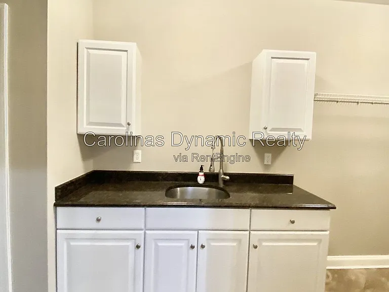 605 Queenswater Ln — Photo 17