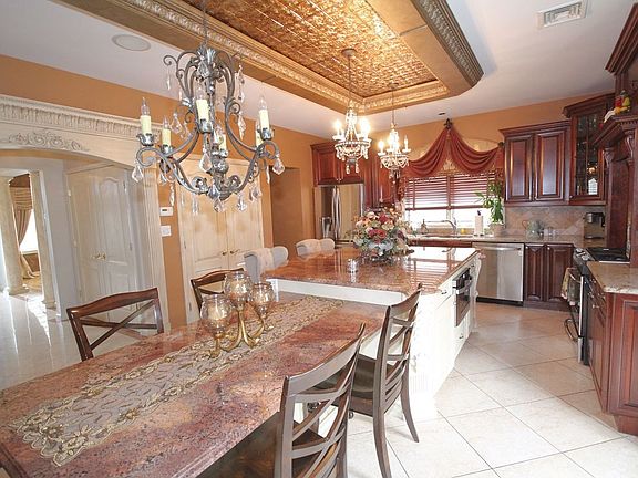 5th image of 23 Joline Ln