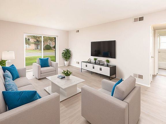 Step into the inviting interiors of Parkside Apartments, where modern design meets cozy living. Bright spaces and stylish furnishings create the perfect atmosphere for relaxation. Explore your new home today!