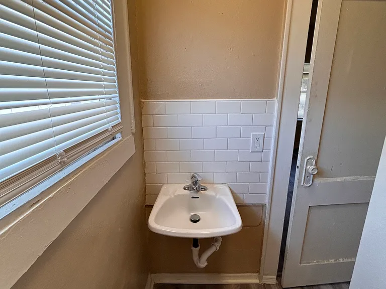 1125 Los Angeles Dr #5 — Photo 18