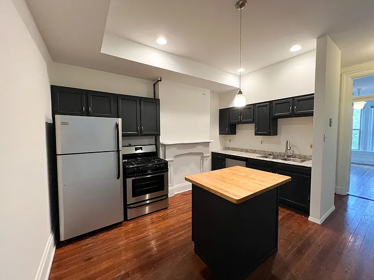 1437 Main St — Photo 6