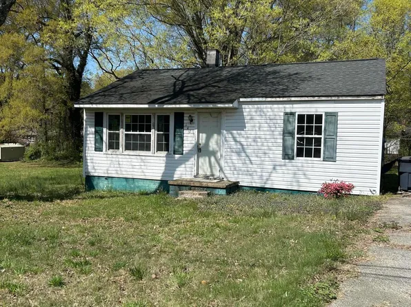 141 N Bullock St, Henderson, NC 27536