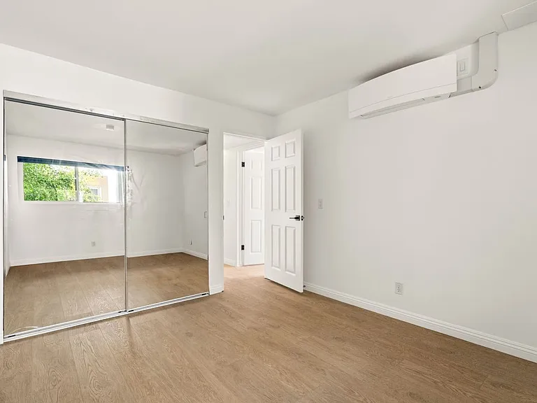 1720 Ardmore Ave #221 — Photo 16